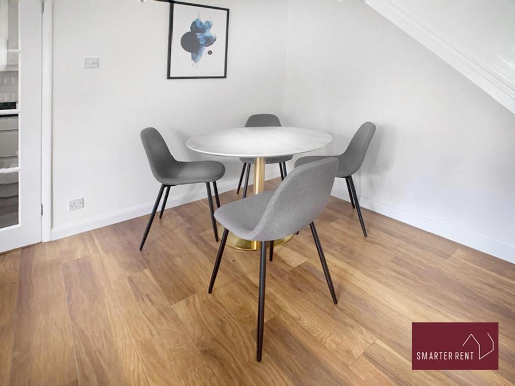 Guildford - 2 Bedroom House West Clandon 外观 照片